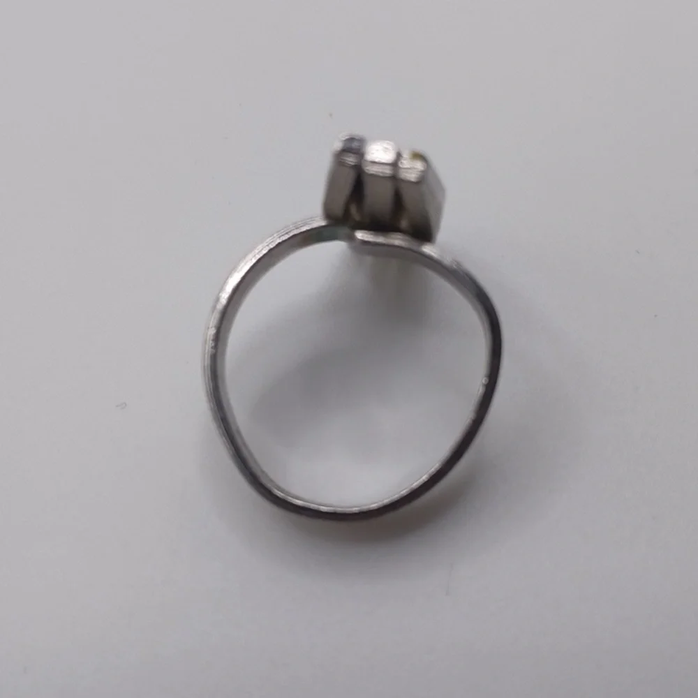Sarah Coventry Silver Tone Ring With a Black Cabachon Sz 7
